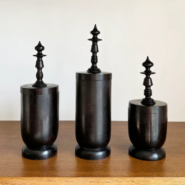 Ebony Kampar Vessel – Medium